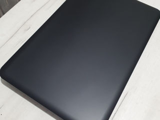 Hp, i5, 4gb ram.