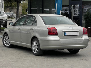 Toyota Avensis foto 5