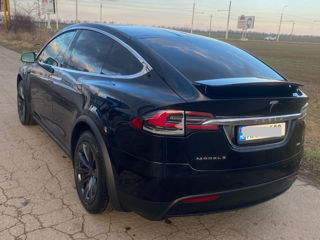 Tesla Model X foto 2