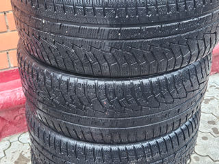 Vînd 4 scaturi/anvelope de iarnă la doar 2000 lei: Hankook 255/45 R20.