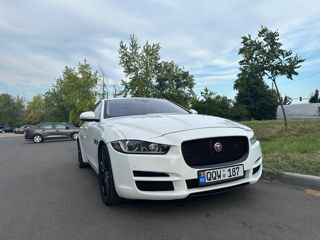 Jaguar XE foto 2