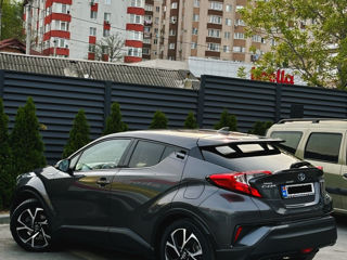 Toyota C-HR foto 1