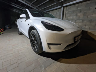 Tesla Model Y foto 2