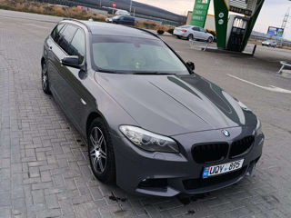 BMW 5 Series Touring foto 2