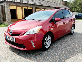 Toyota Prius v foto 1