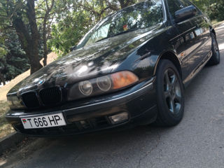 BMW 5 Series foto 4