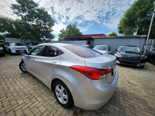 Hyundai Elantra foto 16