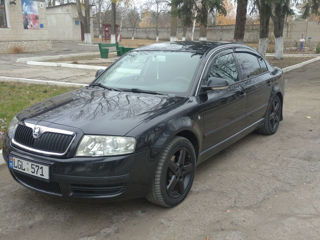 Skoda Superb foto 1