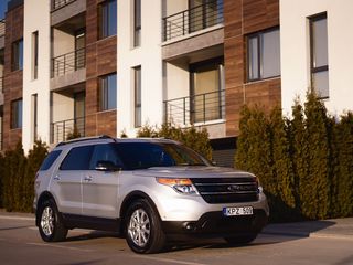 Ford Explorer foto 2