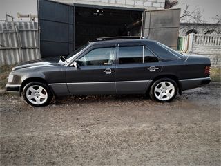 Mercedes Series (W124) foto 1