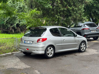 Peugeot 206 foto 1