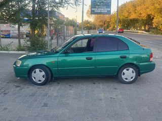 Hyundai Accent foto 3