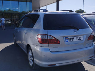 Toyota Avensis Verso foto 8