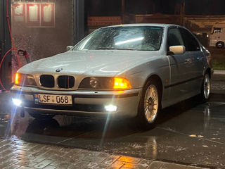 BMW 5 Series foto 4