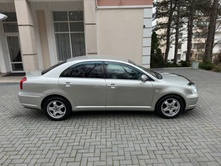 Toyota Avensis foto 3