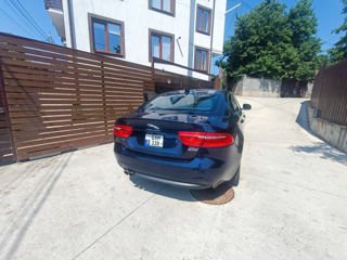 Jaguar XE foto 5