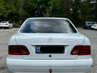 Mercedes E-Class foto 5