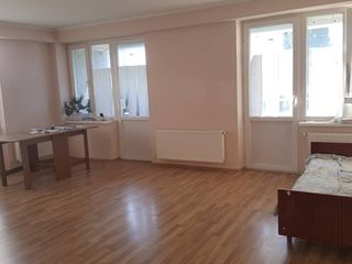 Apartament cu 2 camere, 78 m², Poșta Veche, Chișinău foto 5