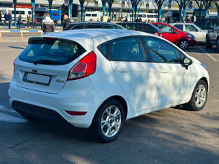 Ford Fiesta foto 5