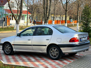 Toyota Avensis foto 12