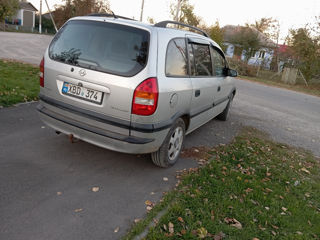 Opel Zafira foto 2