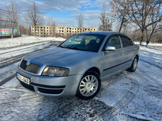 Skoda Superb foto 2