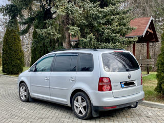 Volkswagen Touran foto 3