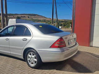 Mercedes C-Class foto 2