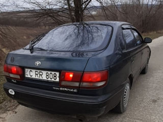 Toyota Carina foto 4