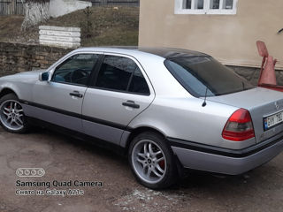 Mercedes C-Class foto 2