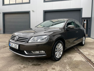 Volkswagen Passat foto 2