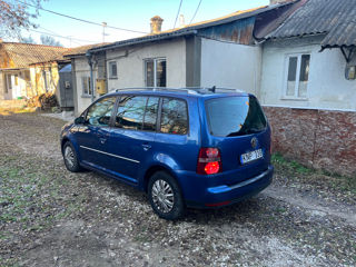 Volkswagen Touran foto 4