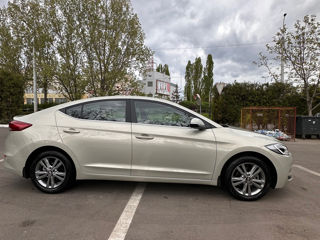 Hyundai Elantra foto 3