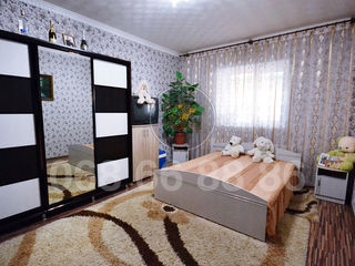 Casă - vilă în 3 nivele (Dumbrava) (zonă rezidențială) foto 2