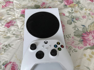 Xbox S на 512 гигабайтов белого цвета