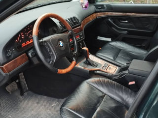 BMW 5 Series foto 3