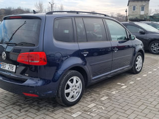 Volkswagen Touran foto 4