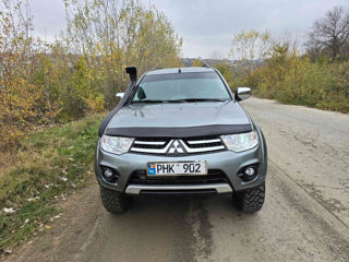 Mitsubishi Pajero Sport foto 2