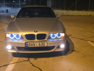 BMW 5 Series foto 3