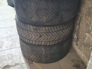 235/35 R19