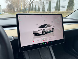 Tesla Model 3 foto 4