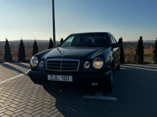 Mercedes E-Class foto 2