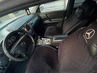 Mercedes E-Class foto 8