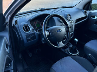 Ford Fusion foto 8