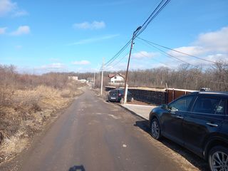 Loc de casă linga pădure, Durlesti foto 1