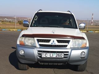 Mitsubishi Pajero foto 6