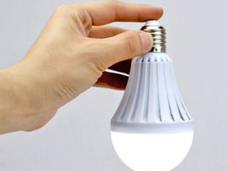 Лампочка которая светится в руке foto 5