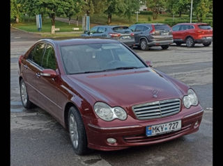 Mercedes C-Class foto 9