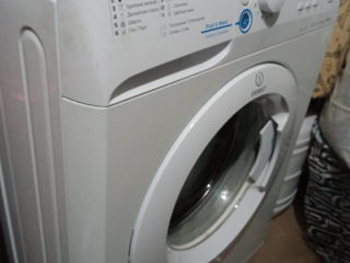Vînd mașină de spălat Indesit Xwsna 610518