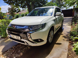 Mitsubishi Outlander foto 1